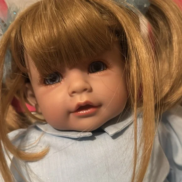 Adora doll with beautiful outfit! It’s part of my coll never play with like new! - Picture 3 of 3